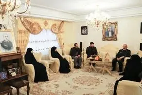 فرمانده کل سپاه با خانواده شهید ایرلو دیدار کرد