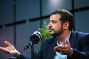 رائفی پور به قالیباف: چرا پسرتان به دنبال اقامت کانادا است؟