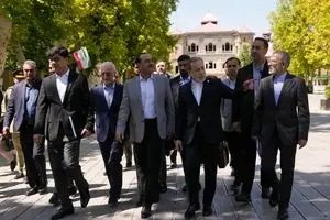 بازدید فرمانده ارتش پاکستان از میدان مشق همراه با وزیر امور خارجه + عکس 