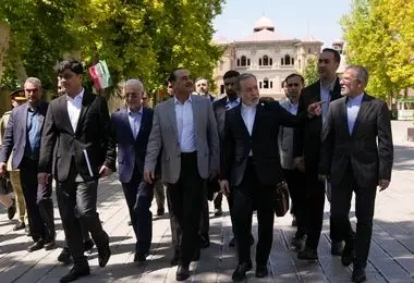 بازدید فرمانده ارتش پاکستان از میدان مشق همراه با وزیر امور خارجه + عکس 