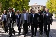 بازدید فرمانده ارتش پاکستان از میدان مشق همراه با وزیر امور خارجه + عکس 
