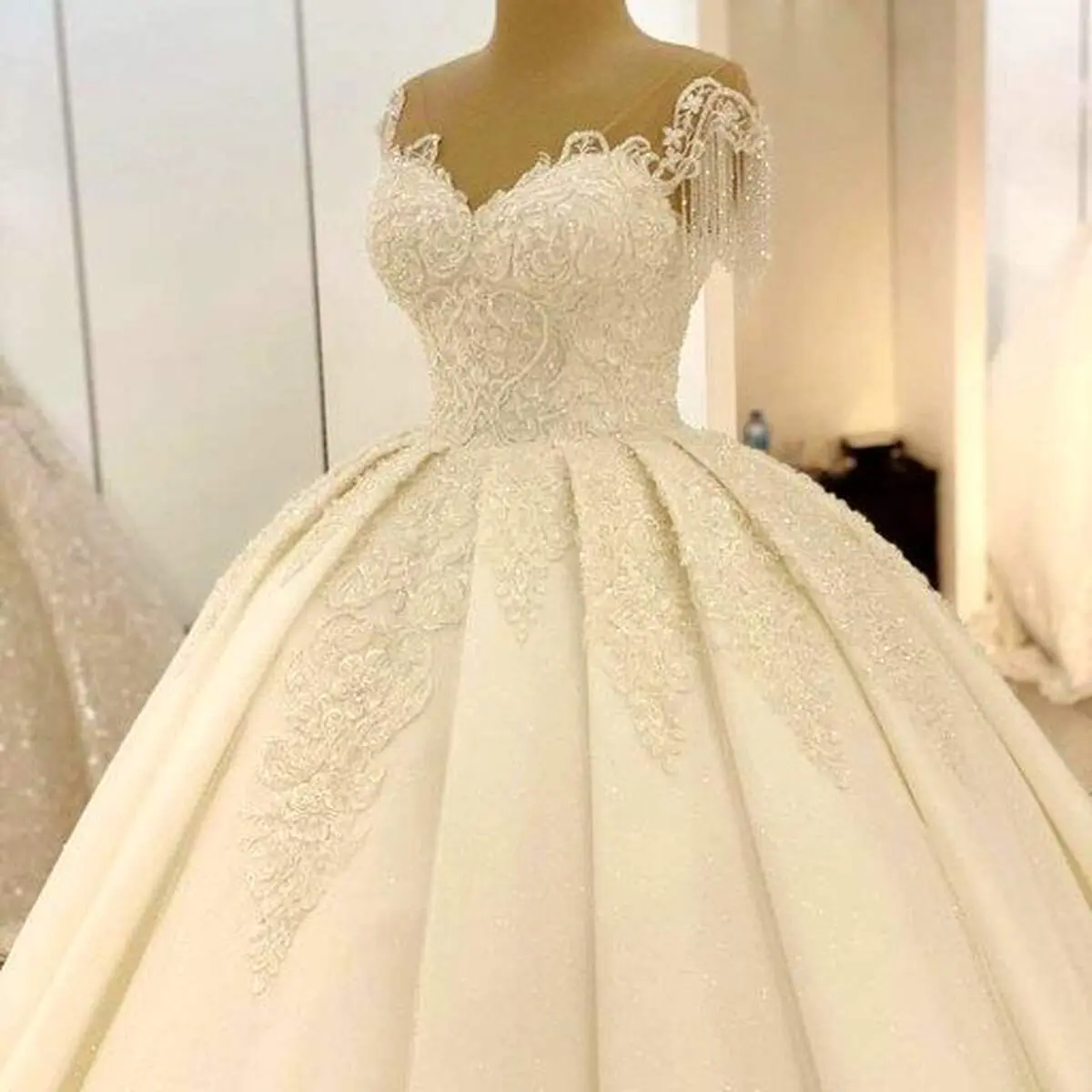 لباس عروس پوشیدن مادرشوهر حسود در عروسی پسرش!