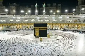 یک فرد عجیب در وسط مراسم حج ظاهر شد/ عکس