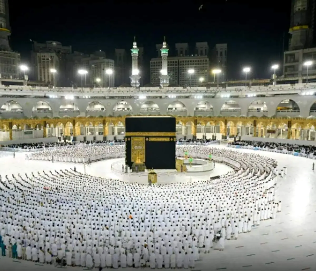 یک فرد عجیب در وسط مراسم حج ظاهر شد/ عکس