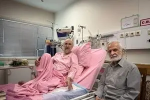 جنجال رنگ لباس سید محمد خاتمی در بیمارستان!  + ببینید 