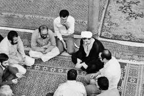 نمایش خاموش کردن سیگار روی بدن دو نوجوان با هیپنوتیزم در حضور سران قوا