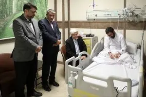 تصاویر دردناک از سقاب اصفهانی در سوگ درگذشت همسر و دخترش + عکس 