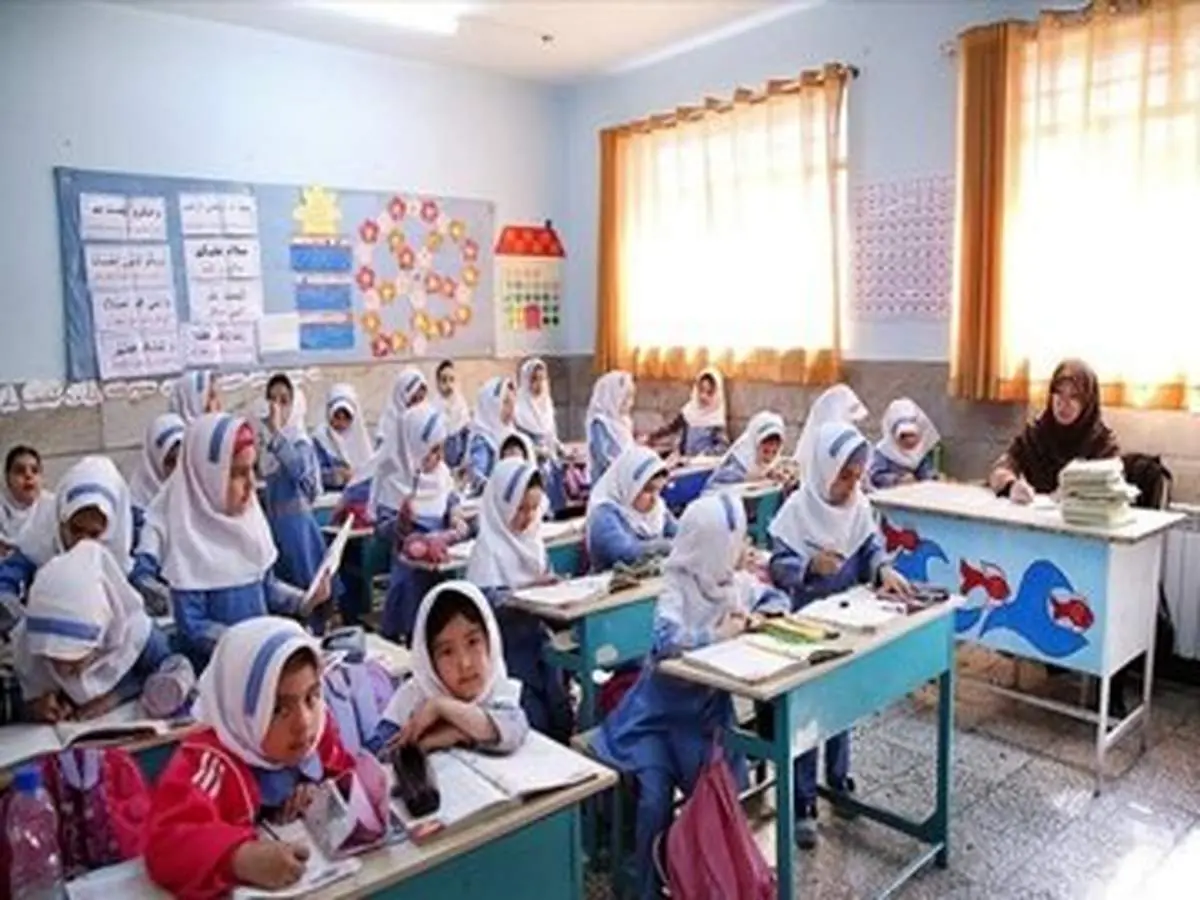 زمان آغاز و پایان سال تحصیلی تغییر میکند؟| امسال مدارس از شهریور باز میشوند؟