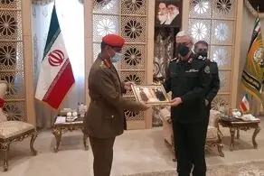 معاون عملیات نیروهای مسلح عمان با سرلشکر باقری دیدار کرد