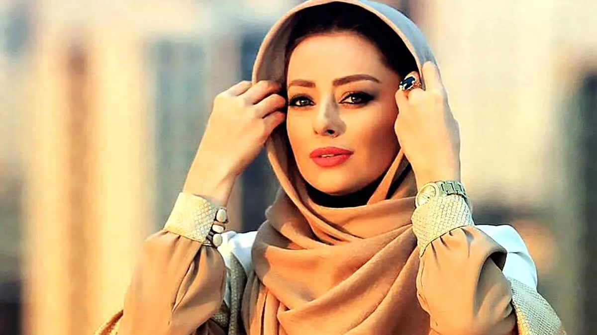  نفیسه روشن در جشن کریسمس آنور آبی/ عکس