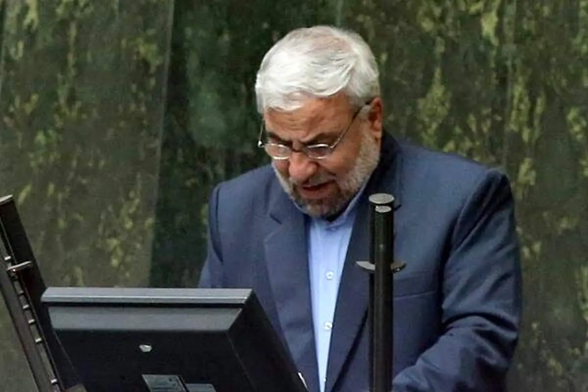 برخی از مجریان صداوسیما و هنرپیشه های مطرح به خون جوانان این مرز و بوم دهن کجی می کنند!  