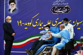 آغاز واکسیناسیون سراسری با تزریق به فرزند وزیر بهداشت/ گزارش تصویری