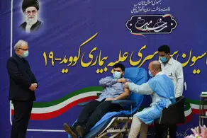 آغاز واکسیناسیون سراسری با تزریق به فرزند وزیر بهداشت/ گزارش تصویری