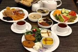 افطاری چی بخوریم بهتر است؟ ؛ بهترین نوشیدنی و خوراکی‌ها برای شروع افطار