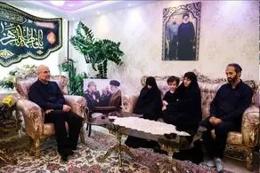 حضور قالیباف در منزل شهید حاجی‌زاده