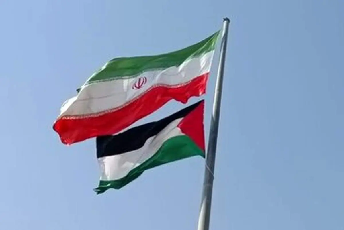 زنان فلسطینی پرچم ایران را بر روی دیوارهای مسجدالاقصی برافراشتند
