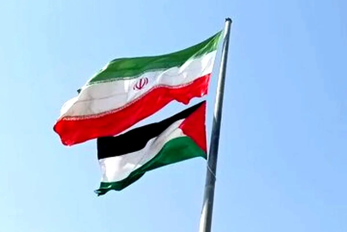 زنان فلسطینی پرچم ایران را بر روی دیوارهای مسجدالاقصی برافراشتند
