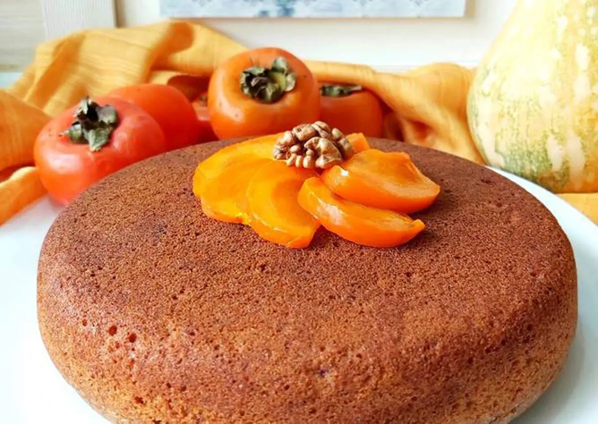 طرز تهیه کیک خرمالو با سس مخصوص