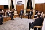 دیدار حسین امیرعبداللهیان با خانواده یک زندانی ایرانی در عراق