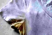 از بین بردن لکه‌ عرق از روی لباس با این ترفند آسان