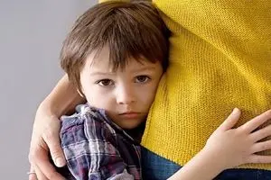 چرا فرزند من خجالتی و کم رو است؟