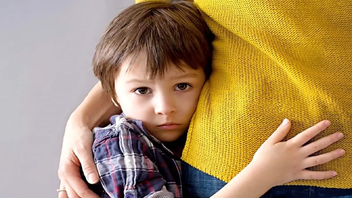 چرا فرزند من خجالتی و کم رو است؟