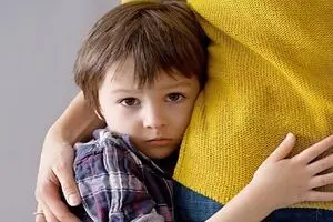 چرا فرزند من خجالتی و کم رو است؟