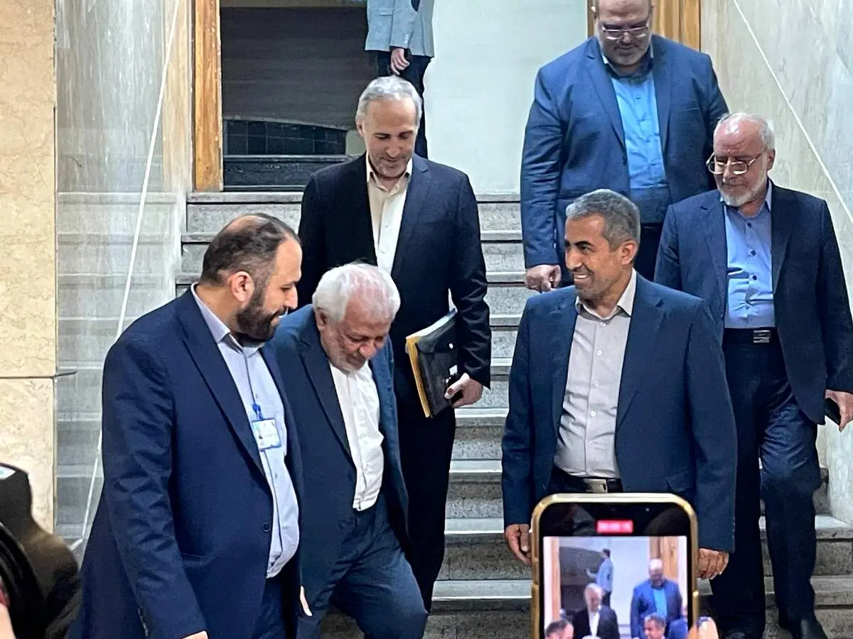 پورابراهیمی همراه بادامچیان وارد وزارت کشور شد