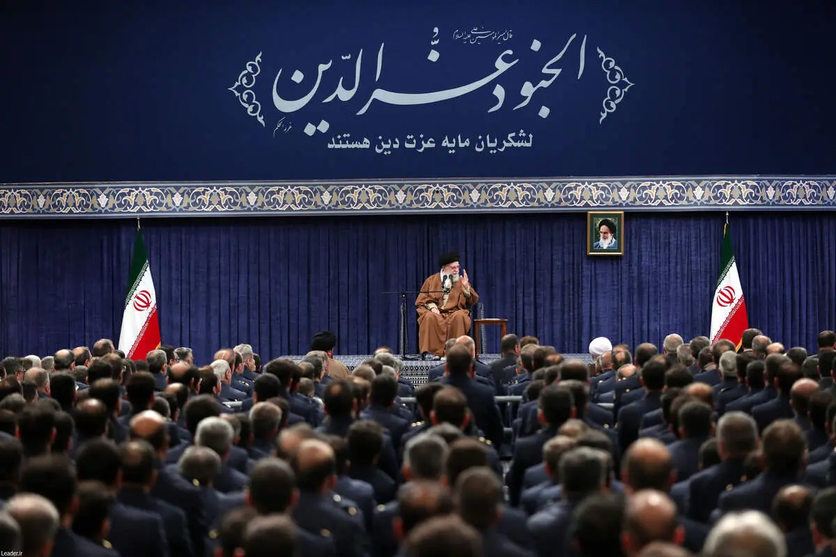 رهبر انقلاب: آمریکایی ها اگر تهدیدمان بکنند تهدیدشان می‌کنیم/ با یک چنین دولتی مذاکره نباید کرد، مذاکره کردن عاقلانه نیست