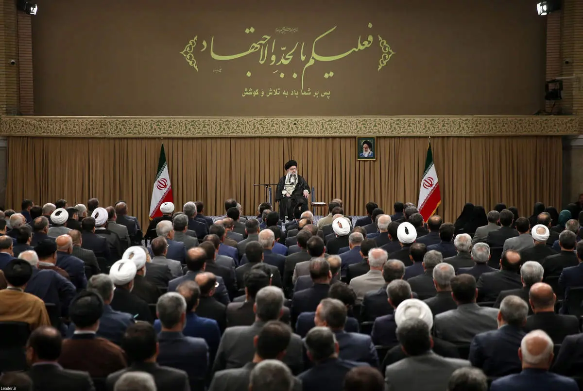 رهبر انقلاب: مجلس نباید منشاء تشنج در افکار عمومی باشد