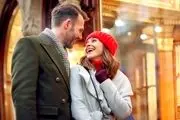 شوهر فداکار زندگی خود را صرف مراقبت از همسر بیمارش کرد + عکس

