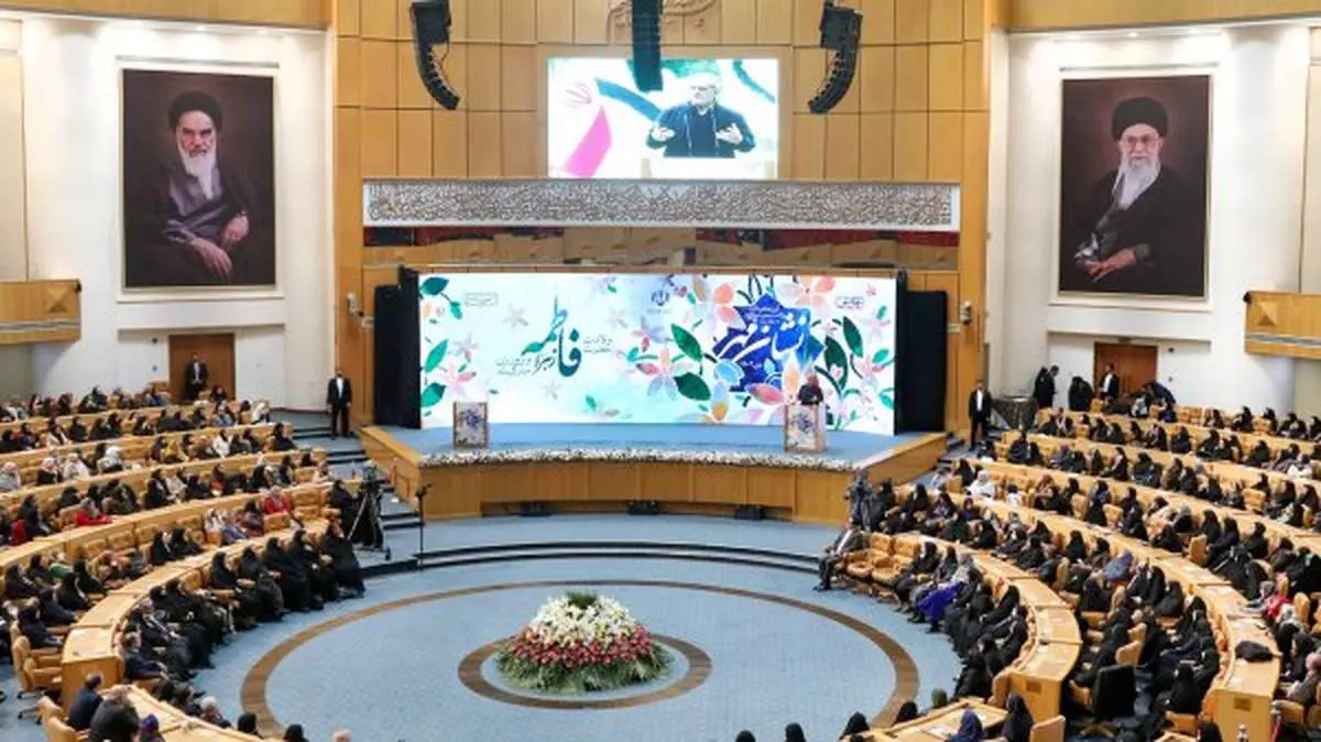 حقوق آدمها را باید مستقل از جنسیتها حفط کرد و به آنها احترام گذاشت