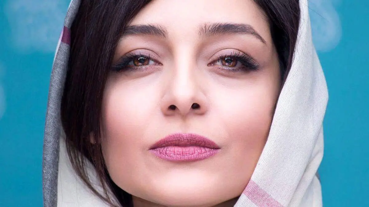عکس‌های جنجالی| خودنمایی ساره بیات با این لباس‌های عجیب/ خانم بازیگر غوغا کرد