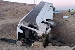 واژگونی اتوبوس در محور رزن به آوج حادثه ساز شد