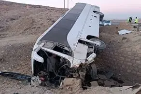 واژگونی اتوبوس در محور رزن به آوج حادثه ساز شد