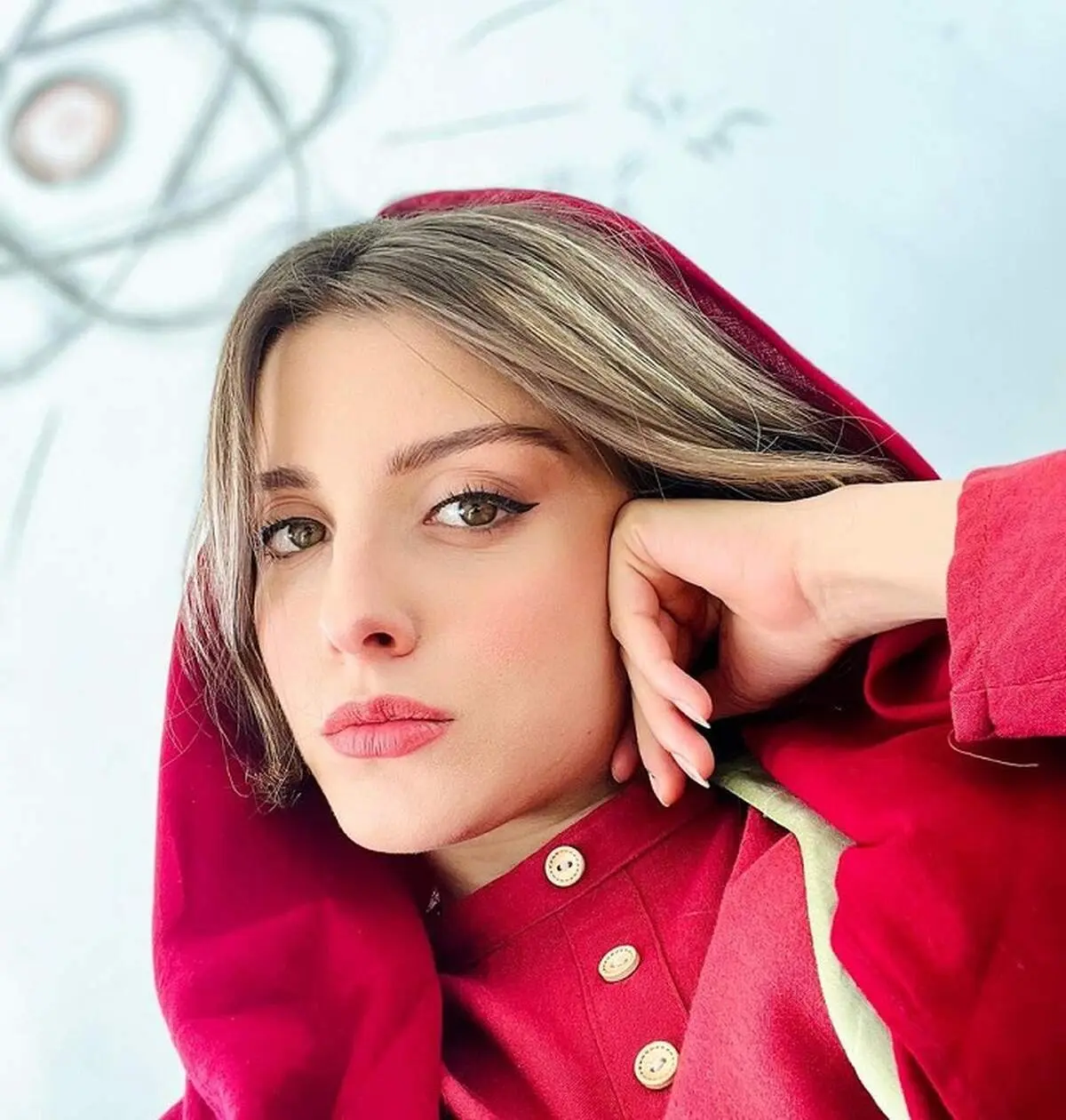  چهره واقعی سارای گرجی جیران را ببینید/ مدلینگ بی حجاب خانم بازیگر/ تصاویر