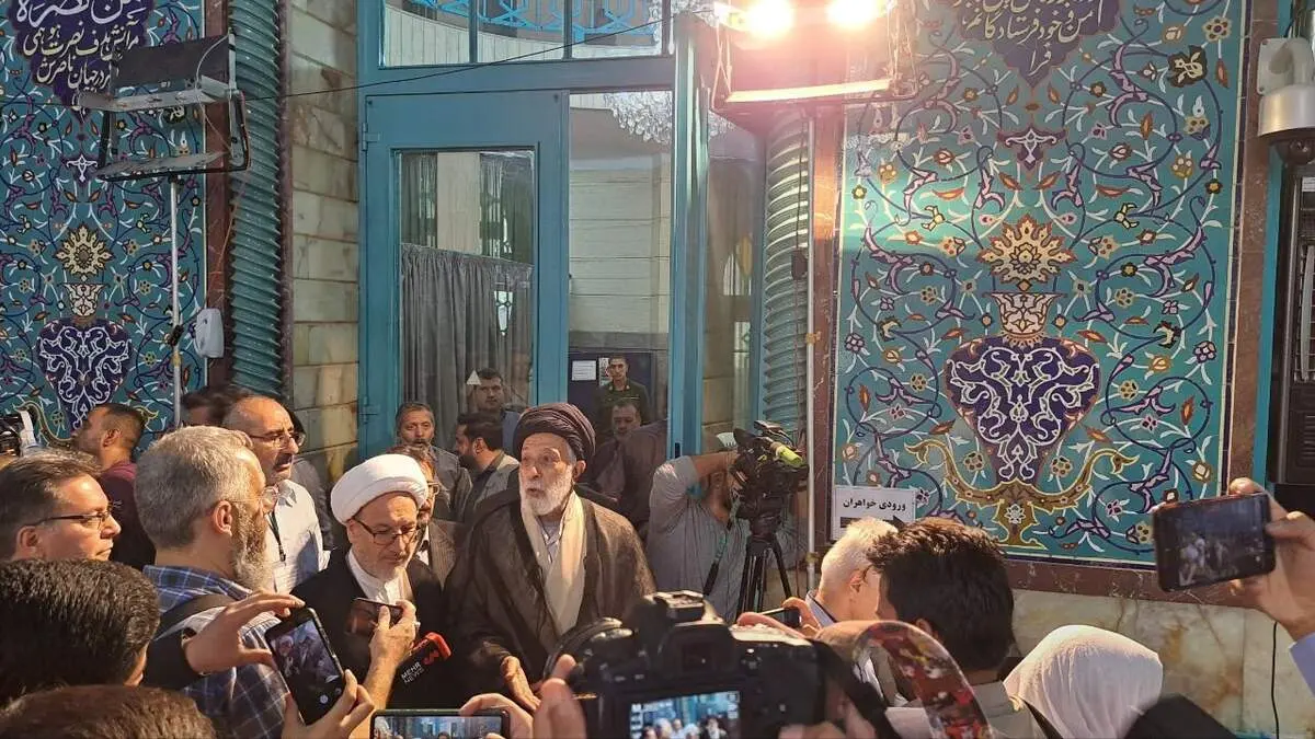عکس از برادر رهبری پای صندوق رای + ببینید 