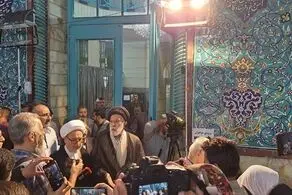 عکس از برادر رهبری پای صندوق رای + ببینید 