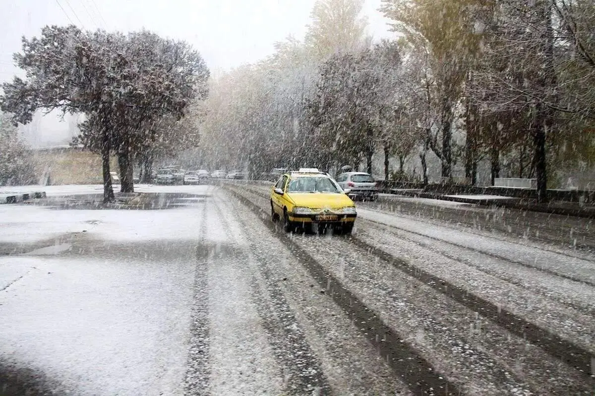 عکسی وحشتناک از وضعیت یک ماشین در برف سنگین ولنجک+ عکس
