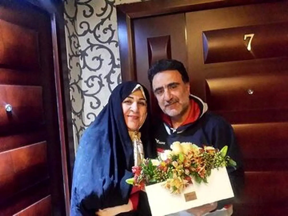 حمله به ماشین همسر مصطفی تاج زاده در مقابل چشم دوربین‌های نظارتی اوین
