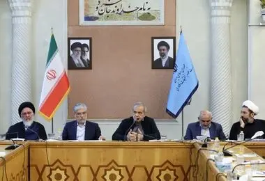 پذیرش دانشجو در رشته‌های فاقد بازار کار، موجب اتلاف سرمایه‌های انسانی و اقتصادی خواهد شد