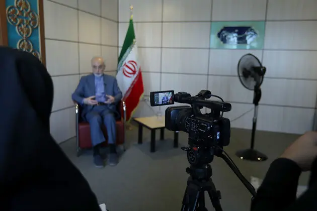 مصاحبه علی اکبر صالحی، رئیس سابق آژانس انرژی اتمی با منیبان