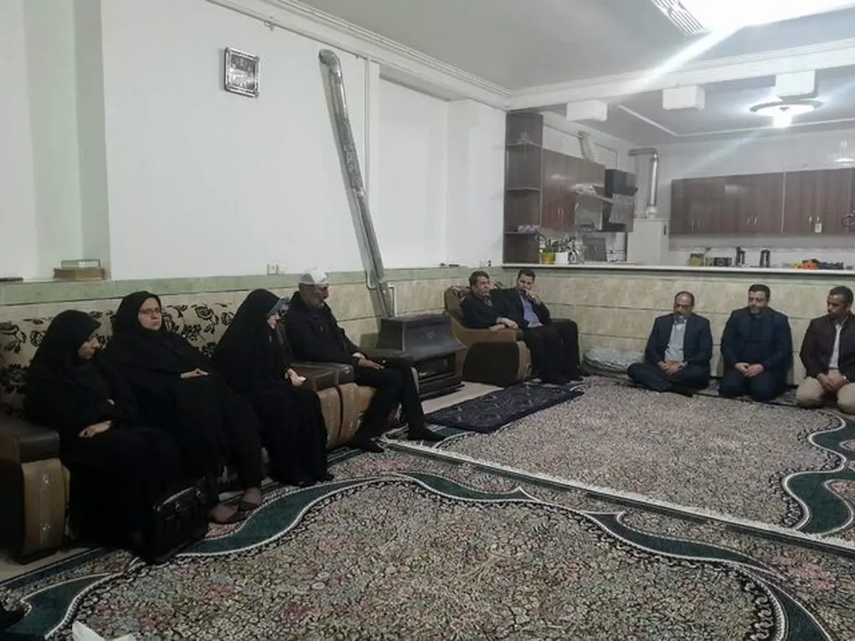 دیدار دختر رئیس جمهور با خانواده دانش آموزان جانباخته کرمانی