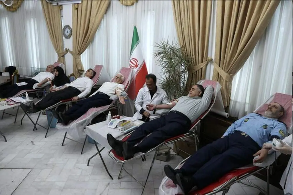 اهدای خون توسط عارف و اعضای کابینه