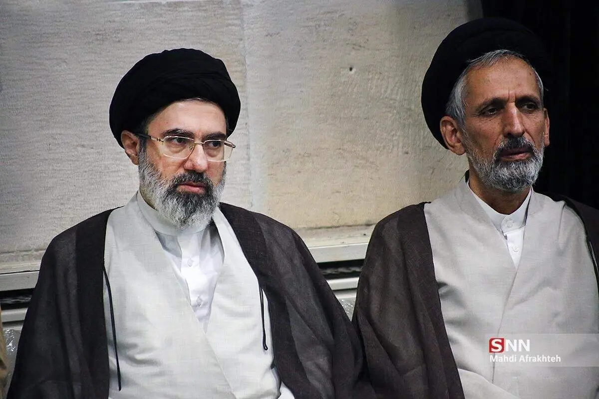 عکس جدید از سیدمجتبی خامنه‌ای در یک مراسم + ببینید 