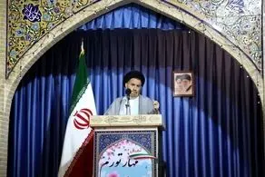 انتقاد تند یک امام جمعه از داوری زنان در مسابقات فوتبال!