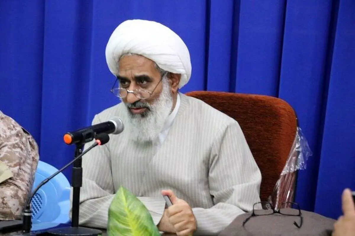 امام جمعه زابل: کسی که روسری بر می‌دارد دشمن او را از ما دزدیده است!