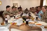 نوشابه ایرانی روی میز سربازان آمریکایی + ببینید 