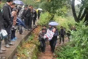 داماد وسط فیلم برداری مراسم عروسی عزادار عروس شد!+عکس