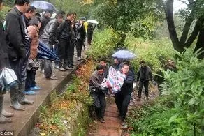 داماد وسط فیلم برداری مراسم عروسی عزادار عروس شد!+عکس